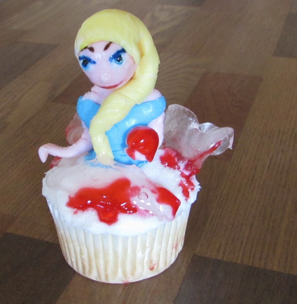 posessed Elsa Frozen cupcake