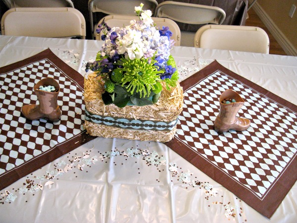 Hay and flowers centerpieces