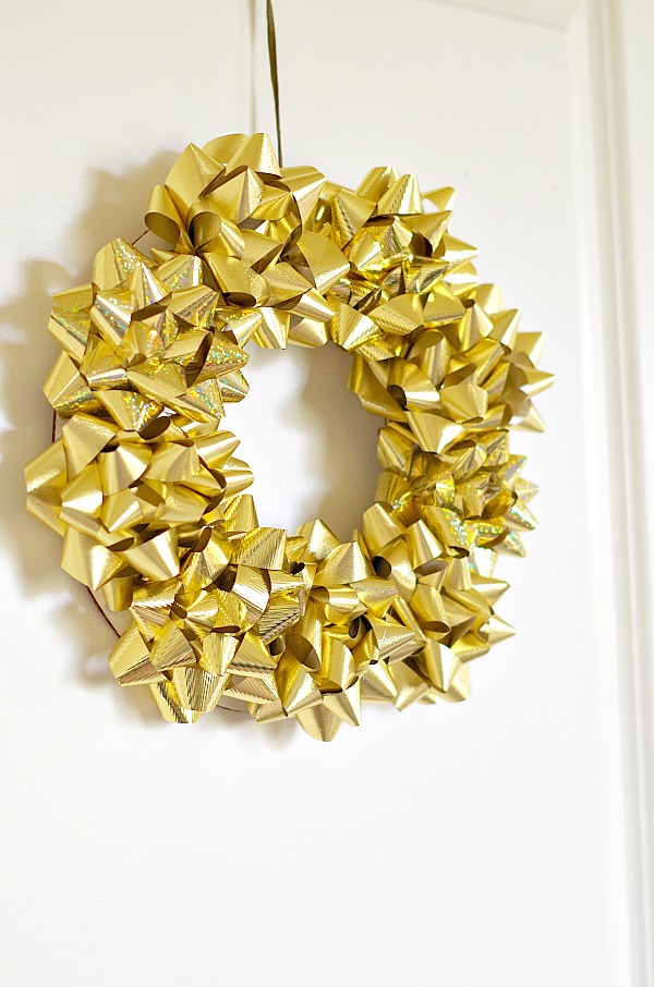 Bow wreath with gold bows