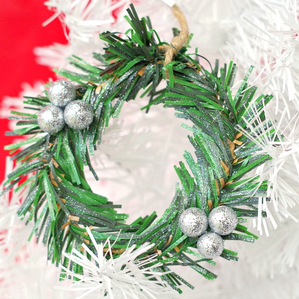 mini wreath ornament diy