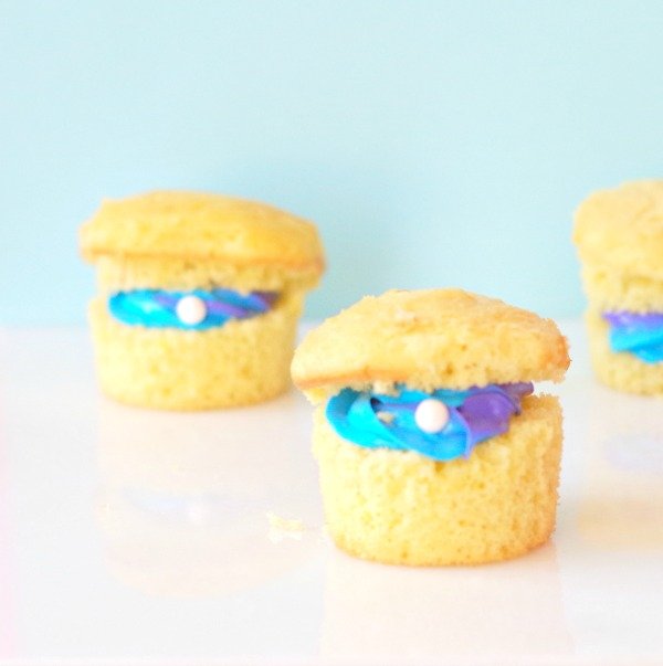 Clam shell cupcakes with pearls inside